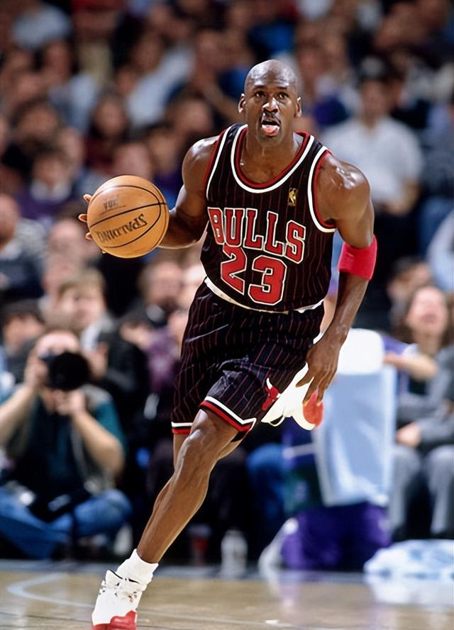 NBA球星首次得分王年龄大揭秘：杜兰特21岁登顶，