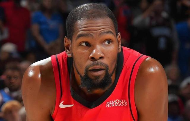 NBA球星首次得分王年龄大揭秘：杜兰特21岁登顶，