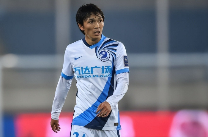 上港右后卫补强引援杨希 王振澳伤情成焦点