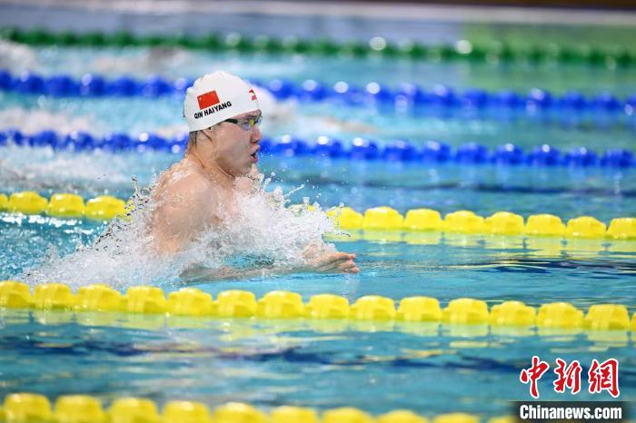 覃海洋夺男子100米蛙泳冠军，余依婷斩获女子蝶