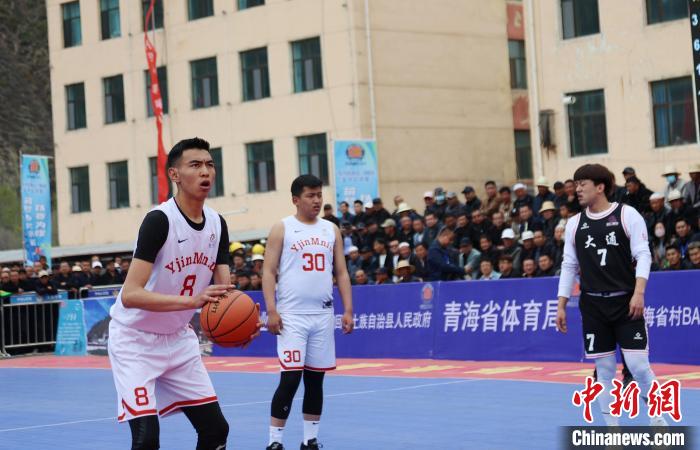 青海首届村BA篮球总决赛揭幕战正式打响 大通县