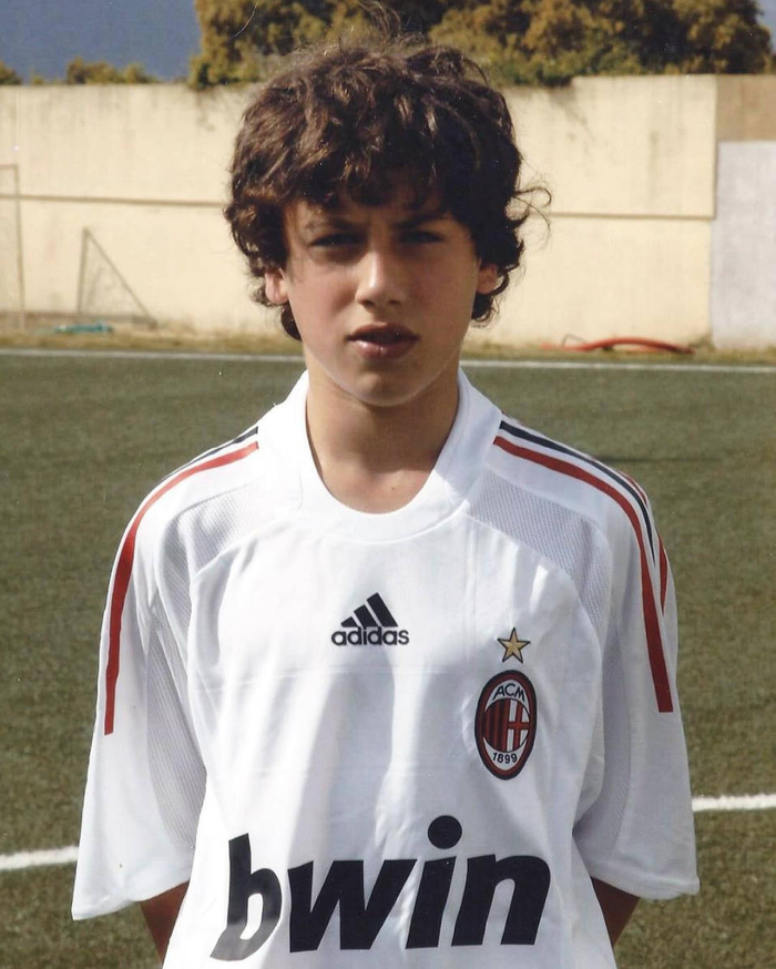 卡拉布里亚米兰生涯谢幕 老照片引发球迷回忆潮